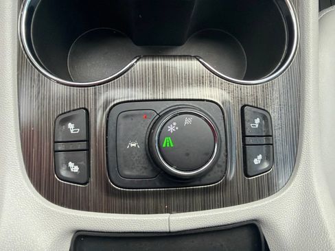 Used 2023 GMC Acadia SLT FWD image 34
