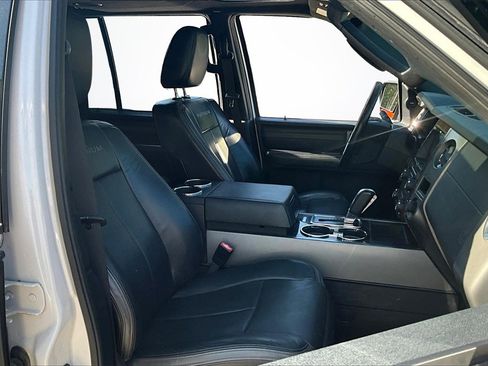 Used 2016 Ford Expedition Platinum image 28