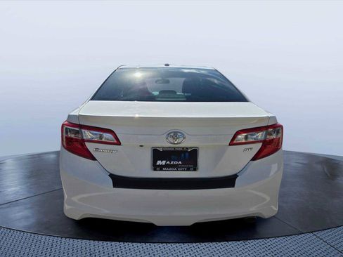Used 2014 Toyota Camry SE w/ Leather Package FWD image 4