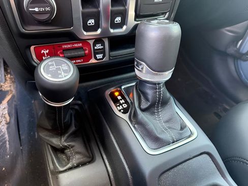 Used 2024 Jeep Wrangler Rubicon AWD/4WD image 19