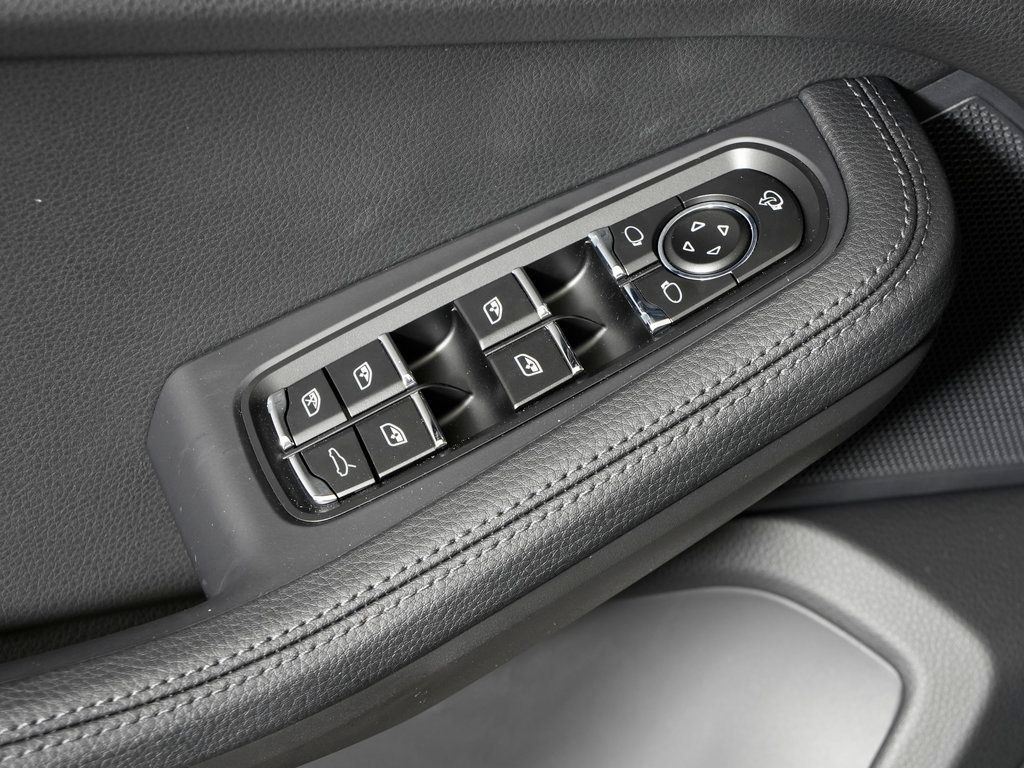 Certified 2026 Porsche Macan S AWD/4WD image 15