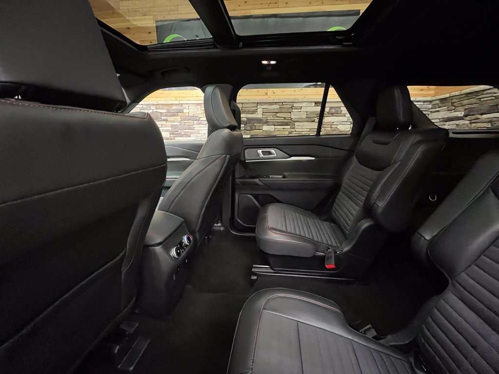Used 2025 Ford Explorer ST-Line w/ Premium Package AWD/4WD image 38