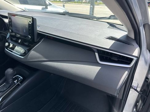 Used 2022 Toyota Corolla LE FWD image 29