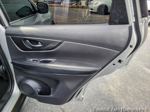 Used 2020 Nissan Rogue S FWD image 28