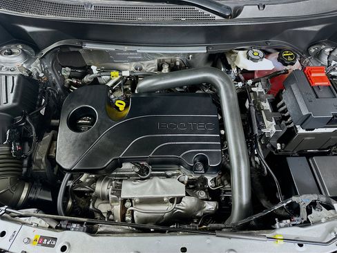 Used 2025 Chevrolet Equinox LT image 32