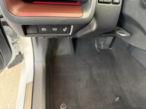 Used 2024 Toyota Prius Prime image 11