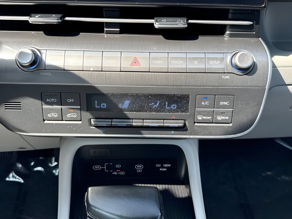 Used 2024 Hyundai Kona SEL AWD/4WD image 16