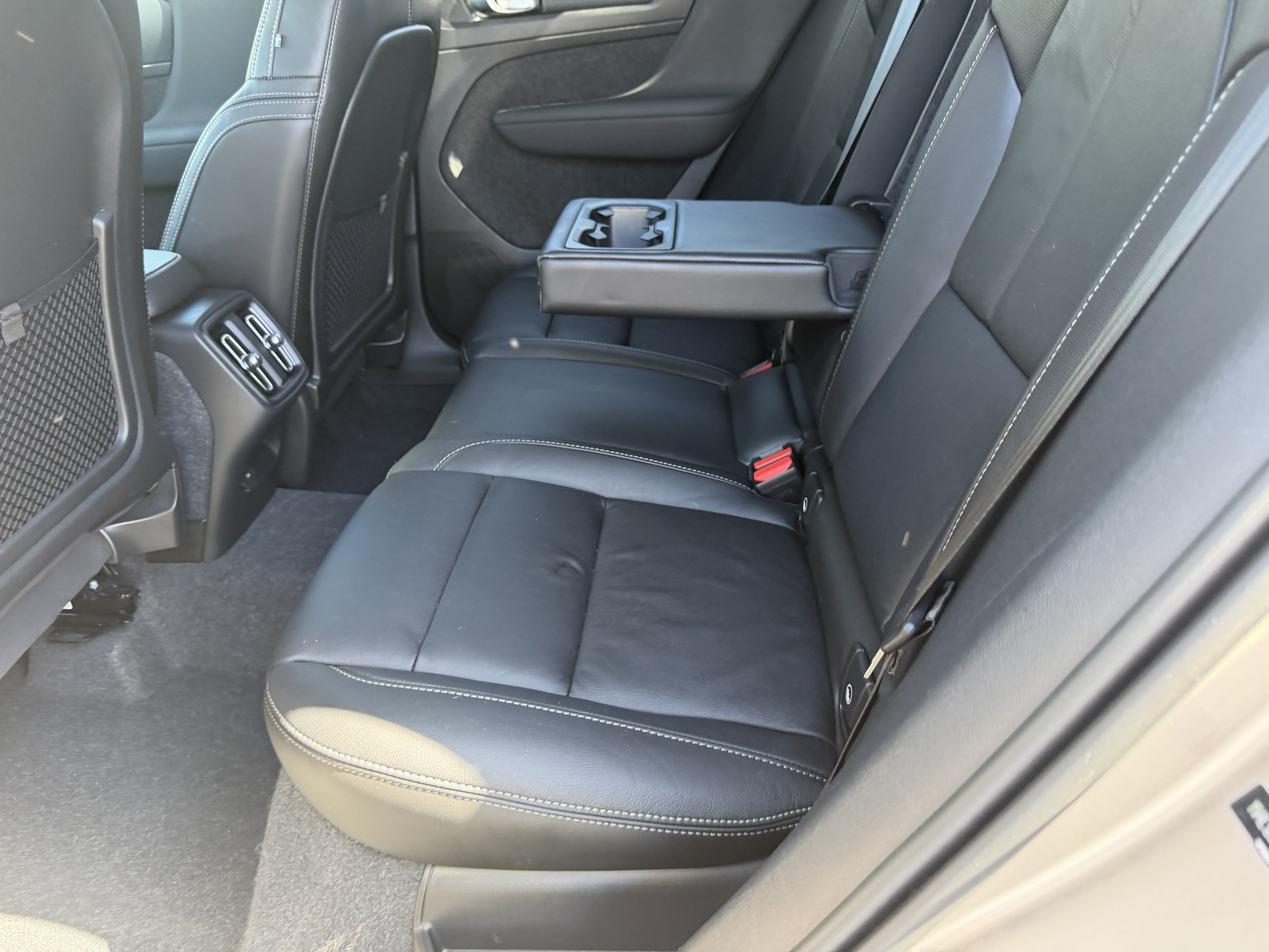 Certified 2024 Volvo XC40 B5 Core AWD/4WD image 18