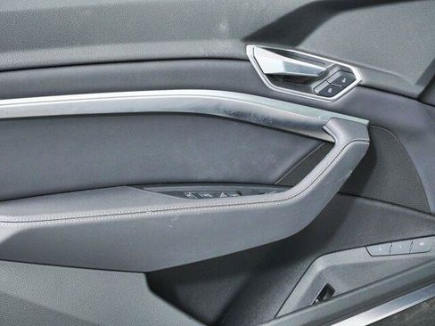 Used 2023 Audi e-tron Premium Plus w/ Premium Plus Package AWD/4WD image 6