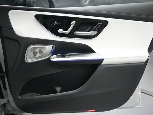 Used 2026 Mercedes-Benz GLC 300 image 32