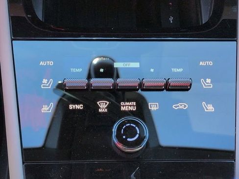 Used 2024 Porsche Cayenne image 25