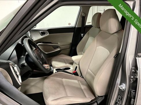 Used 2025 Kia Soul LX w/ LX Technology Package FWD image 30