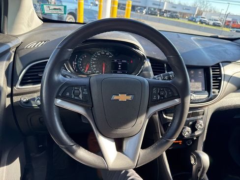 Used 2020 Chevrolet Trax LT w/ LT Convenience Package image 40