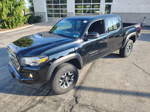 Used 2017 Toyota Tacoma TRD Off-Road w/ Tow Package (A/T) AWD/4WD image 11