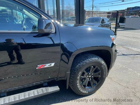 Used 2022 Chevrolet Colorado Z71 w/ Z71 Midnight Edition AWD/4WD image 9