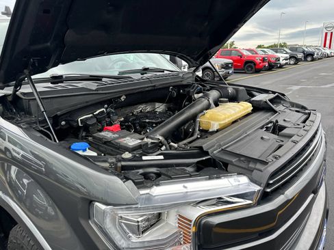 Used 2019 Ford F150 Lariat w/ Equipment Group 502A Luxury AWD/4WD image 49