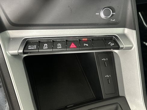 Certified 2025 Audi Q3 2.0T Premium image 26