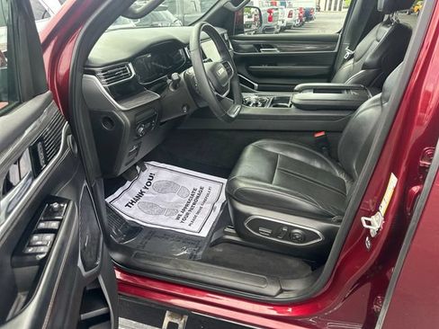 Used 2022 Jeep Wagoneer Series III w/ Premium Group I AWD/4WD image 10