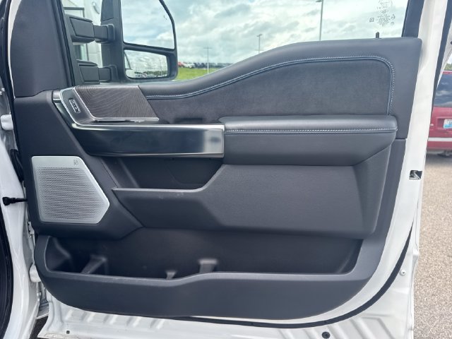 Used 2025 Ford F450 Platinum w/ FX4 Off-Road Package AWD/4WD image 32