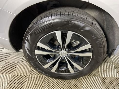 Used 2024 Volvo XC60 B5 Core AWD/4WD image 10