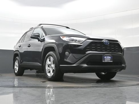 Used 2020 Toyota RAV4 XLE w/ XLE Grade Weather Package AWD/4WD image 33