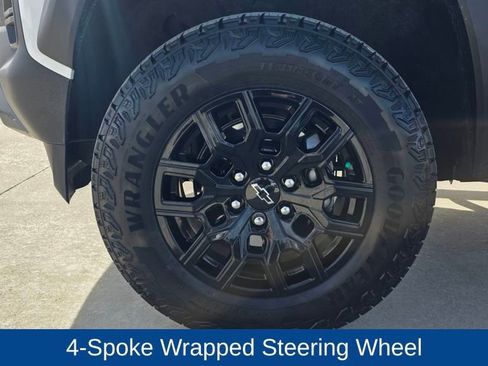 Used 2025 Chevrolet Colorado Trail Boss image 11