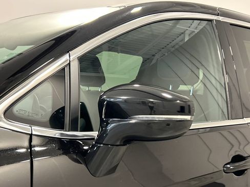 Used 2025 Chrysler Pacifica Select FWD image 12