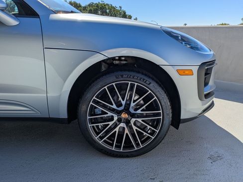Certified 2026 Porsche Macan AWD/4WD image 11
