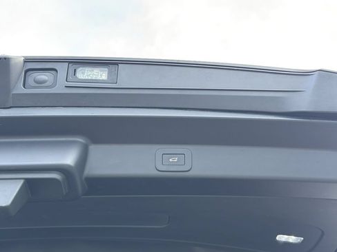 Used 2025 Land Rover Range Rover Sport AWD/4WD image 13