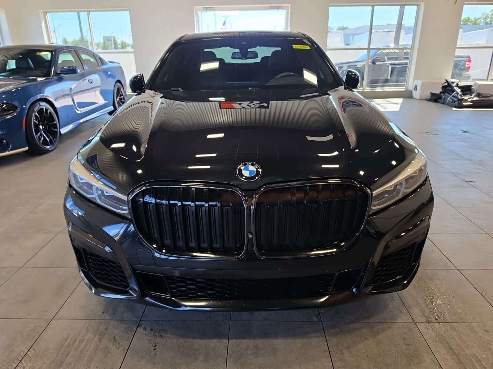 Used 2022 BMW 750i xDrive w/ Executive Package AWD/4WD image 2