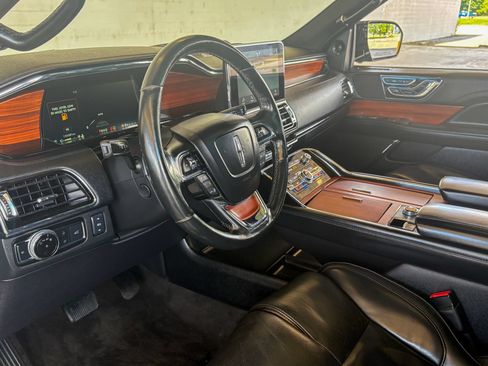 Used 2018 Lincoln Navigator L Select w/ Technology Package AWD/4WD image 6