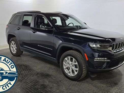 Used 2024 Jeep Grand Cherokee Limited AWD/4WD image 9