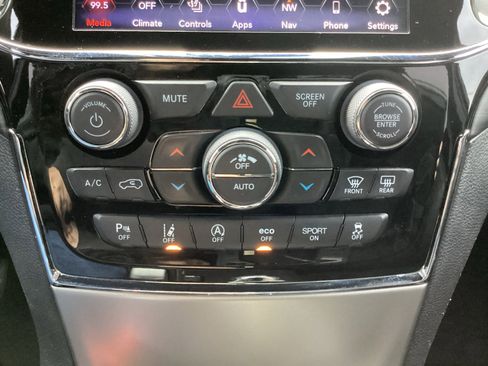 Used 2020 Jeep Grand Cherokee Altitude image 22