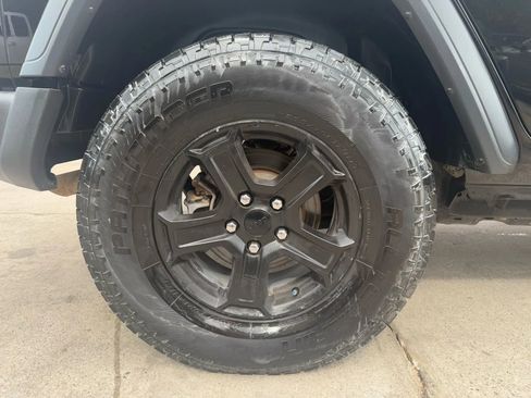 Used 2018 Jeep Wrangler Unlimited Sport S AWD/4WD image 22