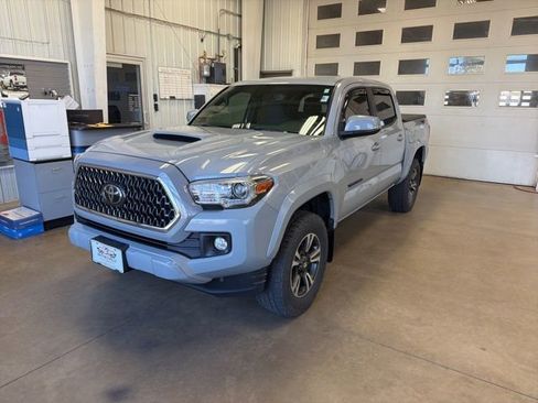 Used 2019 Toyota Tacoma TRD Sport w/ Technology Package AWD/4WD image 2