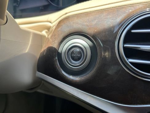 Used 2019 Mercedes-Benz S 560 Sedan image 25