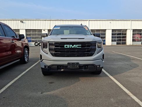 Used 2024 GMC Sierra 1500 Elevation AWD/4WD image 3