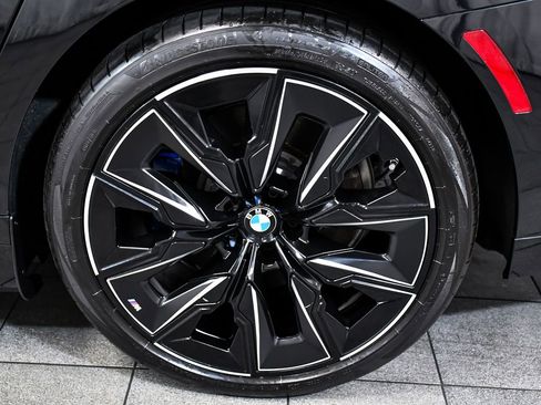 Used 2024 BMW i7 M70 w/ Executive Package AWD/4WD image 8