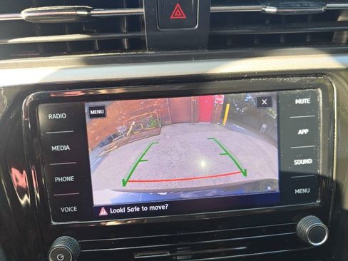 Used 2020 Volkswagen Passat 2.0T SE FWD image 14