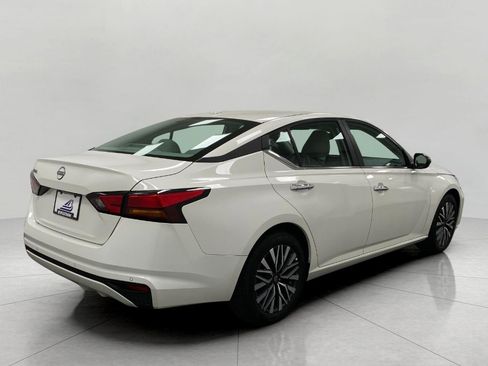 Certified 2025 Nissan Altima 2.5 SV FWD image 3