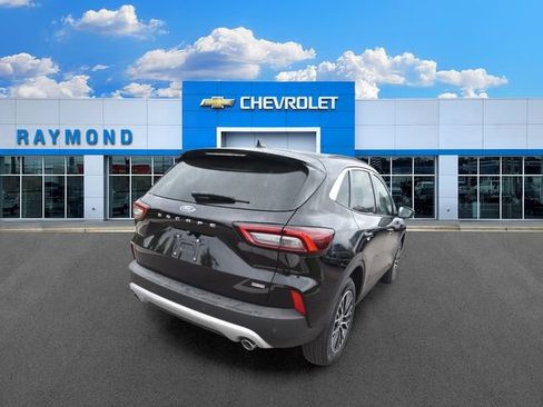 Used 2024 Ford Escape SE FWD image 3