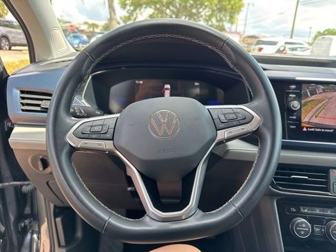 Used 2024 Volkswagen Taos SE image 29