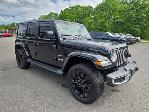 Used 2023 Jeep Wrangler Unlimited Sahara w/ Cold Weather Group AWD/4WD image 2