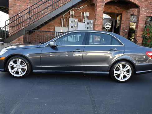 Used 2013 Mercedes-Benz E 350 4MATIC Sedan image 4