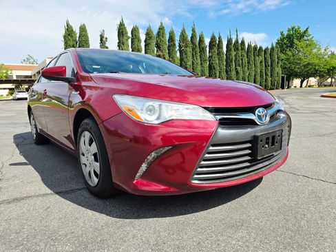 Used 2017 Toyota Camry LE FWD image 2