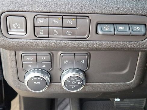 Used 2023 GMC Yukon XL Denali image 23