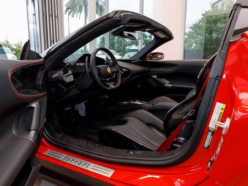 Used 2022 Ferrari SF90 Spider image 27