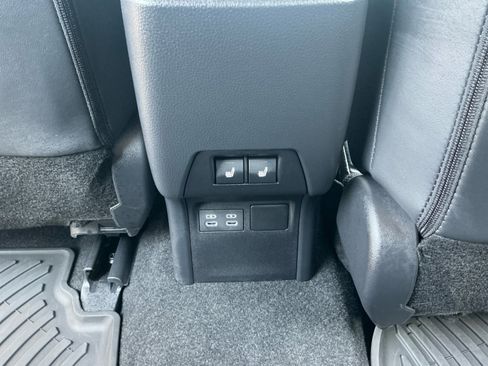 Used 2025 Toyota Prius Limited AWD/4WD image 33