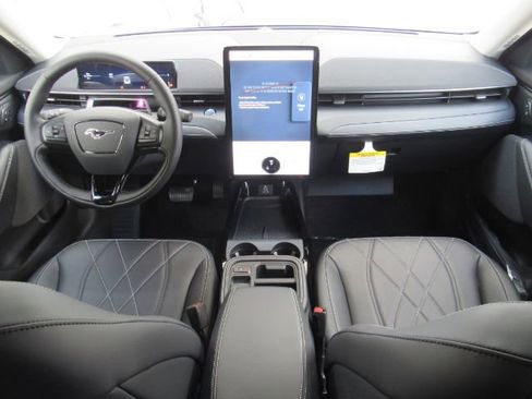 Used 2025 Ford Mustang Mach-E Select w/ Comfort Package Lite image 4