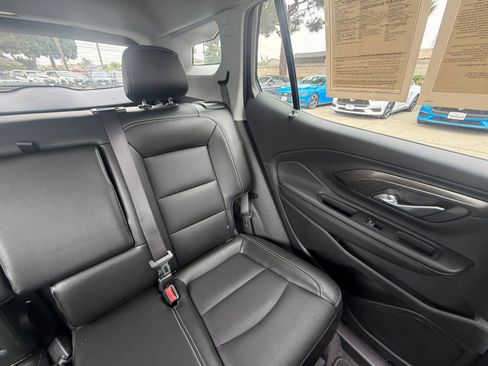 Used 2024 GMC Terrain SLT image 33